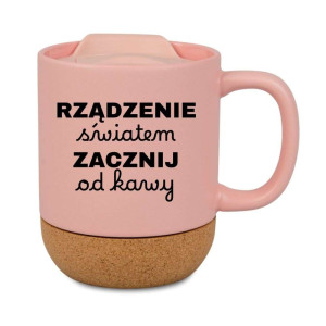 Śmieszny kubek korkowy na prezent różowy - rządzenie światem