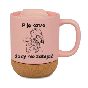 Śmieszny kubek korkowy na prezent różowy - piję kawę