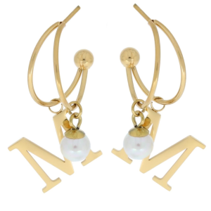 KOLCZYKI ZE STALI CHIRURGICZNEJ PEREŁKA LITERKA M KOLOR ZŁOTY