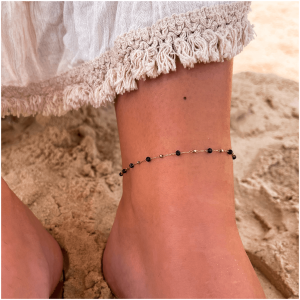 BRANSOLETKA NA NOGĘ ZE STALI CHIRURGICZNEJ CZARNE KORALIKI