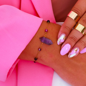 BRANSOLETKA ZE STALI CHIRURGICZNEJ KORALIKI BRYŁKA AMETYST