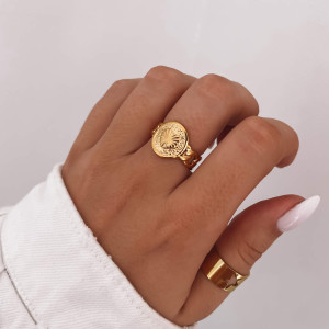 ZŁOTY PIERŚCIONEK ZE STALI CHIRURGICZNEJ SYGNET Z SERCEM