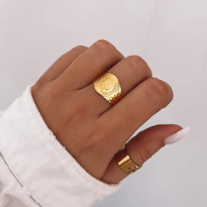 ZŁOTY PIERŚCIONEK ZE STALI CHIRURGICZNEJ SYGNET VINTAGE