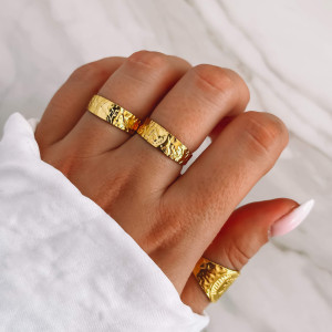 ZŁOTA WĄSKA OBRĄCZKA MŁOTKOWANA STAL SZLACHETNA