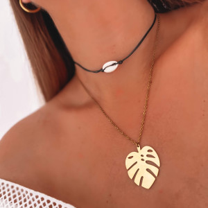 NASZYJNIK CHOKER Z MUSZELKĄ NA CZARNYM SZNURKU