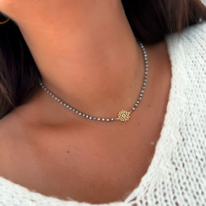 NASZYJNIK CHOKER Z Z ROZETKĄ ZE STALI CHIRURGICZNEJ OPALIZUJĄCE KORALIKI KOLOR SREBRNY