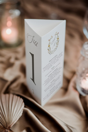Menu stojące trójkątne "Cecily"