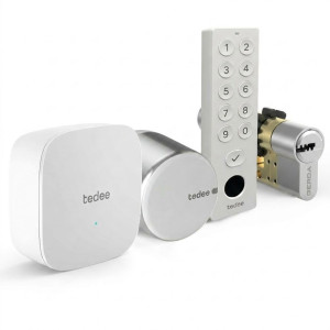Inteligentny zamek Tedee Lock GO2 - aluminium, srebrny, z białym przyciskiem + Tedee Bridge + biała klawiatura Tedee 2.0 + wkładka EXXO SMART MZ 61/61