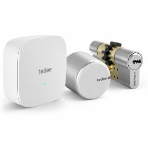 Inteligentny zamek Tedee Lock GO2 - aluminium, srebrny, z białym przyciskiem + Tedee Bridge + wkładka EXXO SMART MZ 61/61, z zębatką