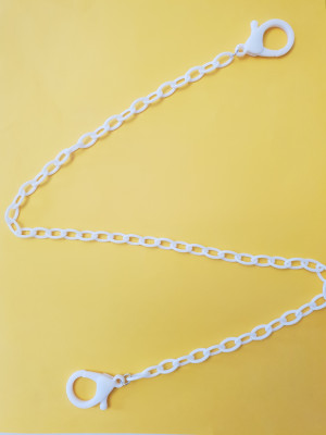 Maskenhalter kette in einer schönen weißen Farbe | BRINE MED CARE