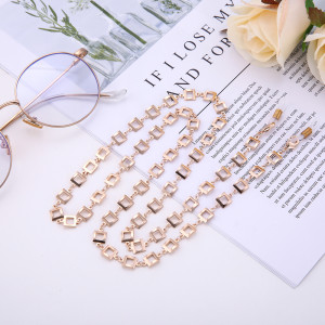 Quadratischer Brillenkette halter mit rosarotem Farbton | Brine Med Care