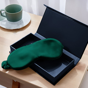 Dunkelgrüne Seiden-Schlafmask – Augenmaske & Schlafbrille aus 100% Seide. Auch als Augenbinde. Lichtdicht & Luxuriös