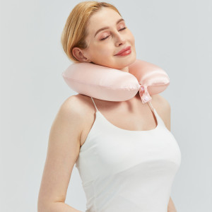 Reisekissen aus Seide Pink