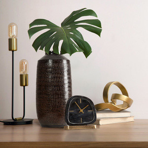Zegar dekoracyjny stojący 17x5x17 cm czarny aluminiowy do salonu