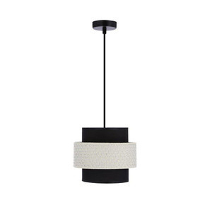 Czarna lampa wisząca 1-punktowa do salonu BENTA z abażurem rattan