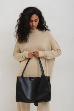 Skórzana Torebka Typu Shopper Z Metalowym Zapięciem Czarna