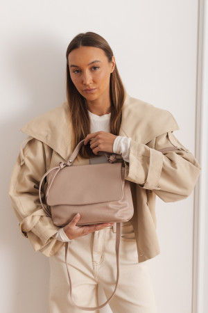 Torebka Skórzana Z Klapą i Ozdobnymi Paskami Light Beige