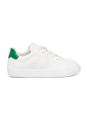 Klasické bílé sneakersy se zeleným prvkem