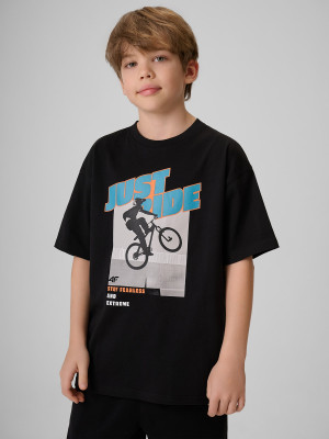 4F T-shirt loose z nadrukiem chłopięcy - czarny