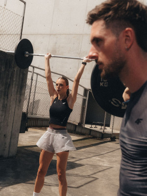 4F Crop top treningowy szybkoschnący damski - czarny