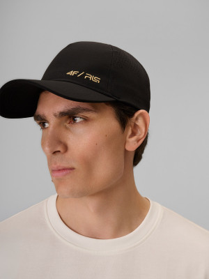 4F Czapka z daszkiem strapback uniseks 4F x Robert Lewandowski - czarna