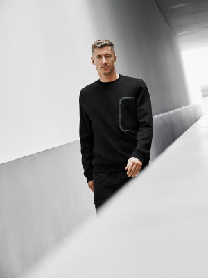 4F Bluza dresowa regular bez kaptura męska 4F x Robert Lewandowski - czarna