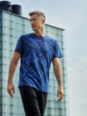 4F T-shirt regular z nadrukiem męski 4F x Robert Lewandowski - granatowy
