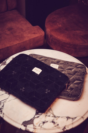 Maison 123 - Pochette ordinateur Gareth noire OS