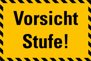 Türhinweisschild: Vorsicht Stufe!, schraffierter Rand, gelb-schwarz, Kunststoff, 300 x 200 mm