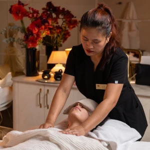 Masaż Głowy, Szyi i Pleców | Warszawa | Nice Spa | Prezent | Voucher | Karta podarunkowa | Bon | Cena