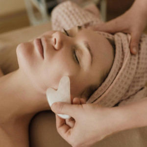 Masaż Gua Sha | Poznań | Kosmetologia Kalina Kowalewska | Prezent | Voucher | Karta podarunkowa | Bon | Cena