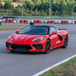 Jazda Chevrolet Corvette C8 Poznań Tor Główny 1 okrążenie | Poznań (Tor Główny) | Devil-Cars | Prezent | Voucher | Karta podarunkowa | Bon | Cena