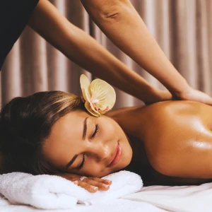 Masaż Balijski | Warszawa | Bali Sunrise Spa | Prezent | Voucher | Karta podarunkowa | Bon | Cena