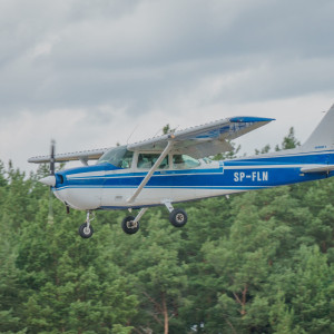Lot zapoznawczy Cessna 152 | Piła | 10 minut | Prezent | Voucher | Karta podarunkowa | Bon | Cena