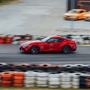 Jazda Toyota GR Supra | Tor Modlin | Fastline Supercars | 2 okrążenia | Prezent | Voucher | Karta podarunkowa | Bon | Cena