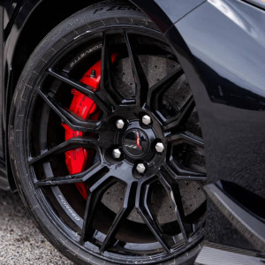 Jazda Chevrolet Corvette C8 Z06 (15 okrążeń) | Tor Łódź | SJS | 15 okrążeń | Prezent | Voucher | Karta podarunkowa | Bon | Cena