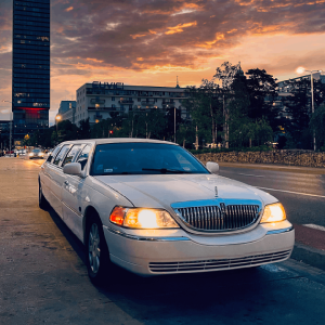 Imprezowa przejażdżka limuzyną Lincoln | Warszawa | Prezent | Voucher | Karta podarunkowa | Bon | Cena