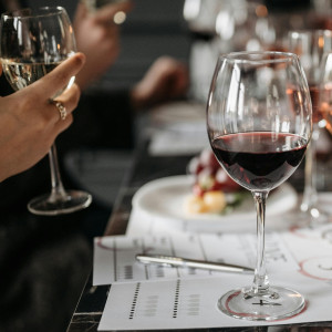 Degustacja win | Warszawa | Whisky and Wine Place | Prezent | Voucher | Karta podarunkowa | Bon | Cena