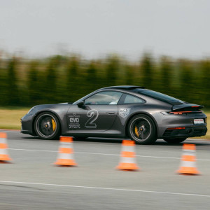 Jazda Porsche 911 4 GTS | Tor Poznań | Fastline Supercars | 3 okrążenia | Prezent | Voucher | Karta podarunkowa | Bon | Cena