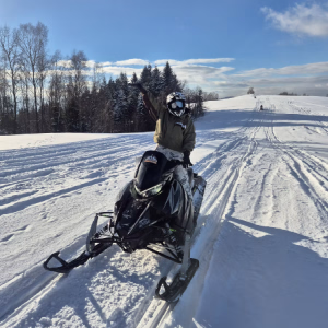 Jazda skuterem śnieżnym | Żywiec (Beskid Żywiecki) | 2 godziny | 1 osoba | Prezent | Voucher | Karta podarunkowa | Bon | Cena