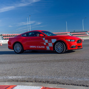Jazda Fordem Mustangiem - 3 okrążenia | Tor Białystok | DEVIL-CARS | 3 okrążenia | Prezent | Voucher | Karta podarunkowa | Bon | Cena
