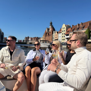 Wynajem 7 osobowej łodzi bez patentu | Trójmiasto | 1 godzina | Prezent | Voucher | Karta podarunkowa | Bon | Cena