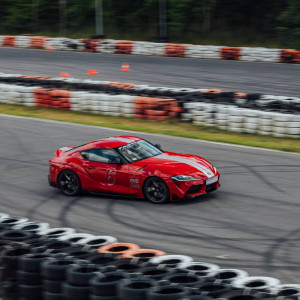 Jazda Toyota GR Supra | Tor Poznań | Fastline Supercars | 3 okrążenia | Prezent | Voucher | Karta podarunkowa | Bon | Cena