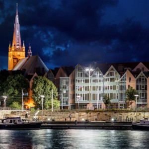 Pobyt w Apart Hotel Wielka Odrzańska Centrum w apartamencie z prywatnym jacuzzi | Szczecin | 2 osoby | Prezent | Voucher | Karta podarunkowa | Bon | Cena
