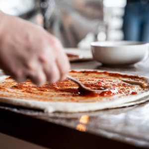 Rodzinne warsztaty robienia pizzy | Warszawa | 3 osoby | Prezent | Voucher | Karta podarunkowa | Bon | Cena