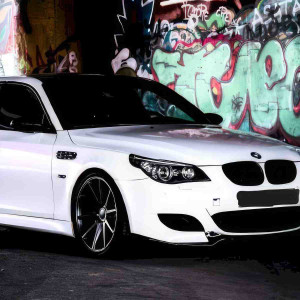 Jazda za kierownicą BMW M5 V10 po torze | Warszawa | ASM Rent Car | Prezent | Voucher | Karta podarunkowa | Bon | Cena