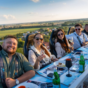 Dinner in the sky | Wiele lokalizacji | Dinner In The Sky | 2 osoby | Prezent | Voucher | Karta podarunkowa | Bon | Cena