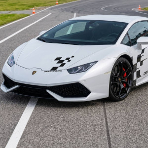 Jazda Lamborghini Huracan Tor Główny Poznań 2 okrążenia | Poznań (Tor Główny) | Devil-Cars | Prezent | Voucher | Karta podarunkowa | Bon | Cena