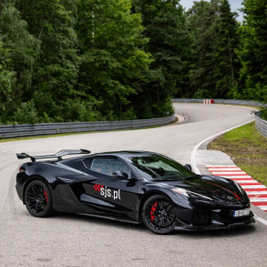 Jazda Chevrolet Corvette C8 Z06 | Tor Kielce | SJS | 1 okrążenie | Prezent | Voucher | Karta podarunkowa | Bon | Cena