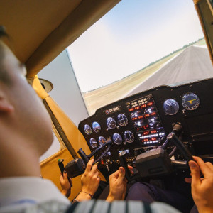 Symulator lotu Cessna 152 | Warszawa | 1 godzina | 1 osoba | Prezent | Voucher | Karta podarunkowa | Bon | Cena